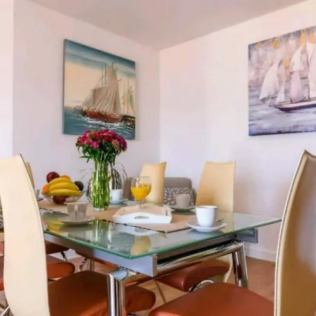 Antonia Трогир