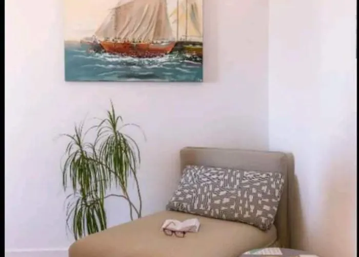 Antonia 特罗吉尔